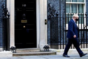 英國首相如何被不滿的立法者趕下臺