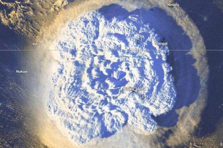 湯加火山噴發(fā)現(xiàn)場似“核爆”