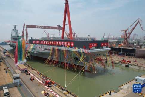 中國第三艘航母下水 命名福建艦
