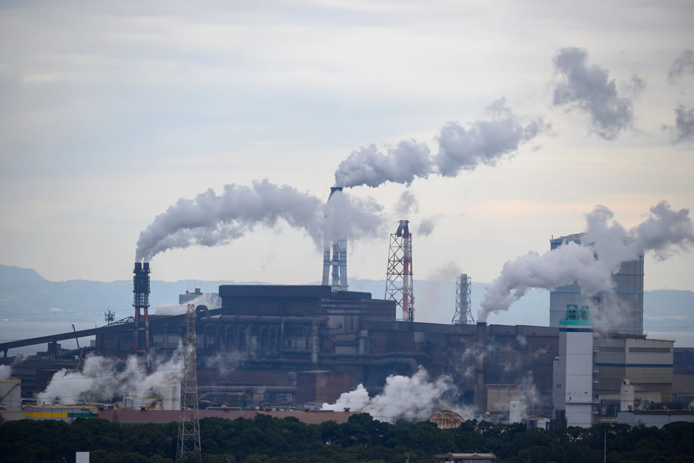 重慶高溫把路都曬化了 悲哀的是四川最大火力發(fā)電廠火力全開