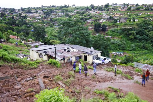 南非夸祖魯-納塔爾省暴雨造成45人死亡