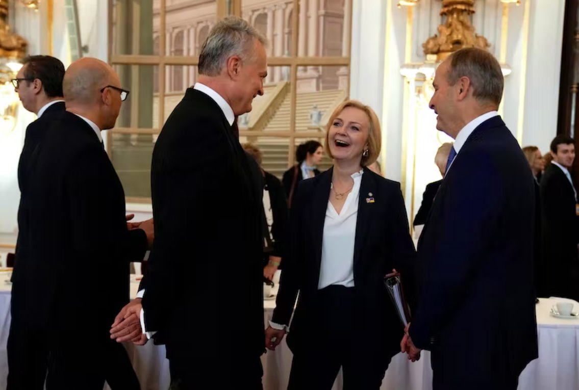 英國(guó)首相特拉斯表示，英國(guó)出席布拉格峰會(huì)&ldquo;不是為了更接近歐洲&rdquo;