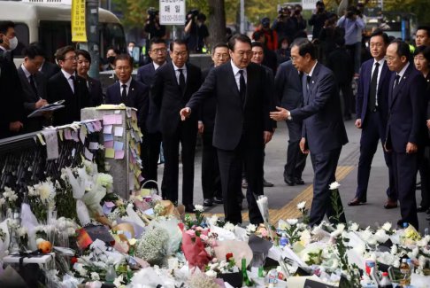 韓國總理敦促警方解釋對(duì)萬圣節(jié)踩踏事件的反應(yīng)