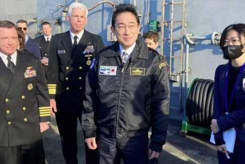 日本在東亞緊張局勢中舉辦多國海軍團結(jié)展示會