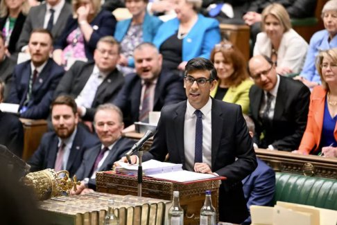 英國首相蘇納克可能會在周二宣布小型內閣改組
