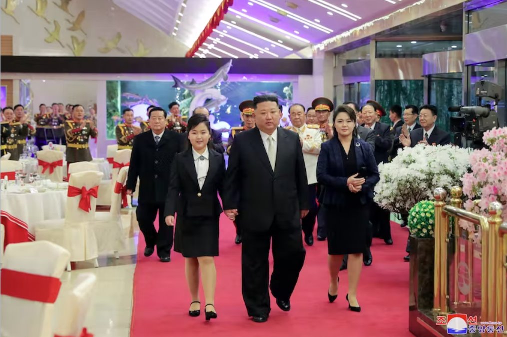 朝鮮金正恩在預期的閱兵式之前稱贊軍隊