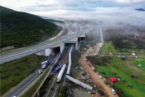 希臘火車相撞事故造成57人死亡