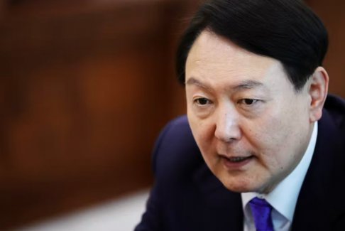 韓國總統(tǒng)尹錫烈為可能向?yàn)蹩颂m提供軍事援助敞開了