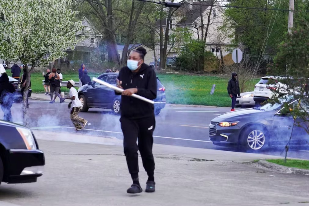 俄亥俄州警方驅(qū)散對(duì)Jayland Walker殺人案沒(méi)有起訴的抗議