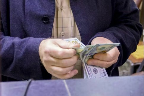 美國禁止14家伊拉克銀行打擊伊朗美元貿(mào)易