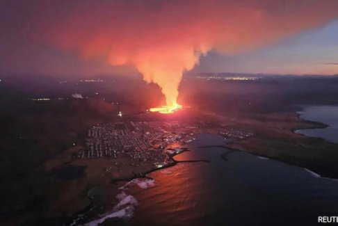 冰島火山熔巖流入村莊吞沒3棟房屋