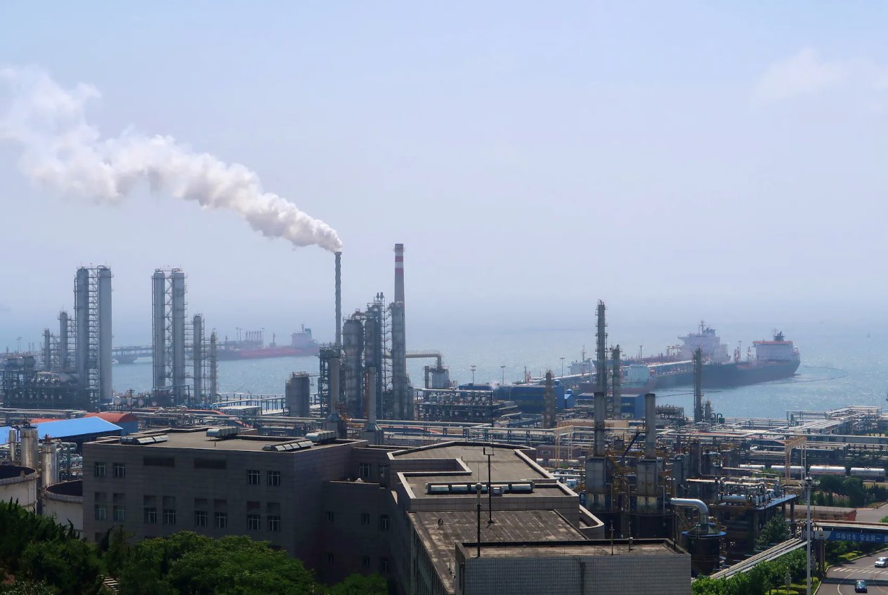 2018年7月17日，中國石油天然氣集團公司（CNPC）的大連石化公司煉油廠位于中國遼寧省大連市中心附近。照片拍攝于2018年7月17日。