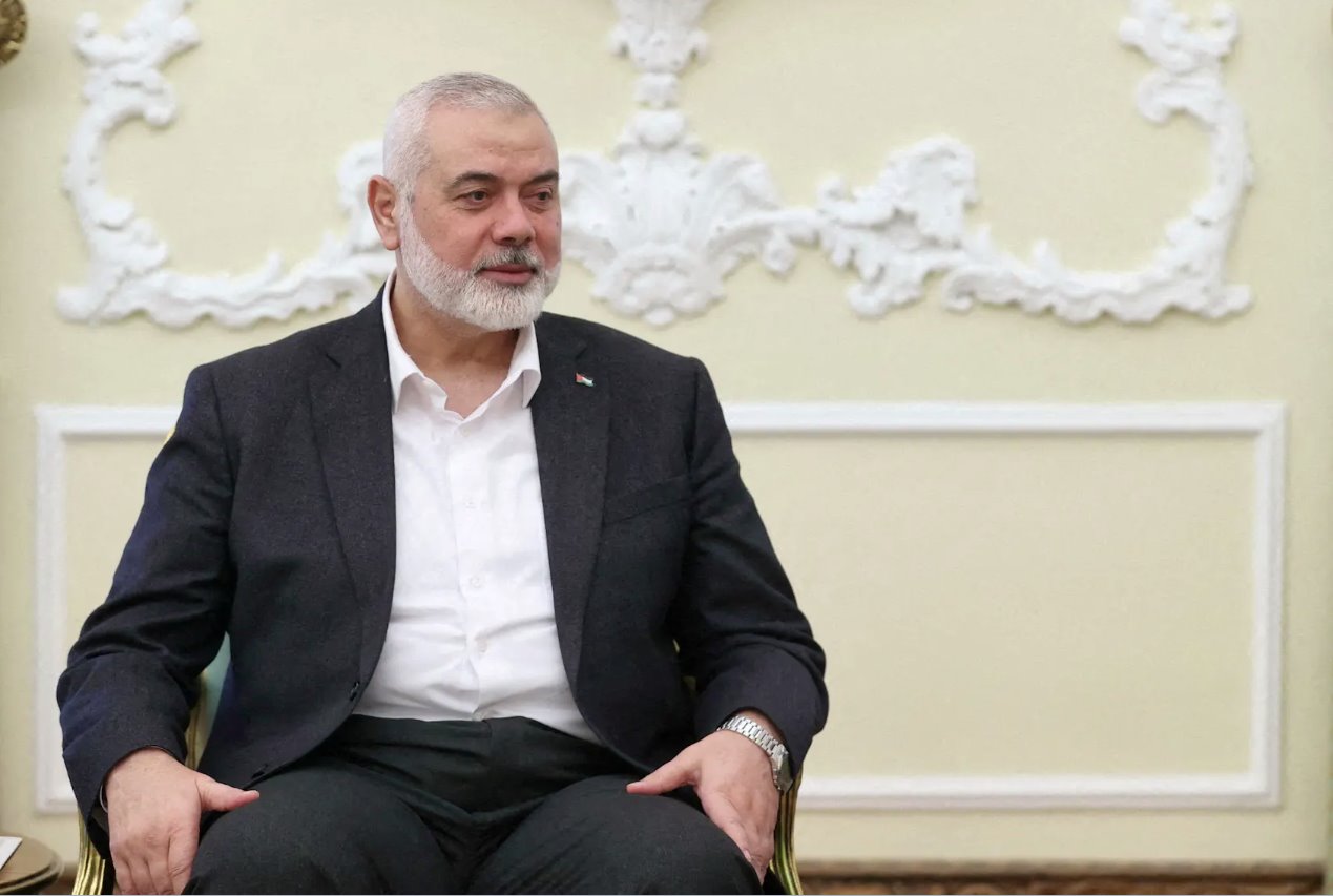 巴勒斯坦組織哈馬斯最高領(lǐng)導(dǎo)人伊斯梅爾&middot;哈尼亞(IsmailHaniyeh)于2024年3月27日在伊朗德黑蘭會見伊朗總統(tǒng)易卜拉欣&middot;萊西(EbrahimRaisi)（未圖示）。