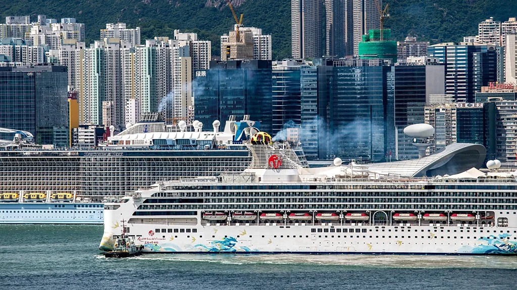 一艘大型游輪每天可使用多達(dá)80,645加侖（304593升）的船用燃料