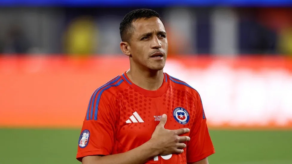 亞歷克西斯&middot;桑切斯(AlexisSanchez)以51粒進(jìn)球成為智利隊(duì)的進(jìn)球紀(jì)錄，同時(shí)也是出場(chǎng)166次的智利國(guó)家隊(duì)出場(chǎng)次數(shù)最多的球員
